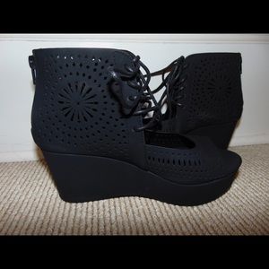 Pierre Dumas Black Wedges